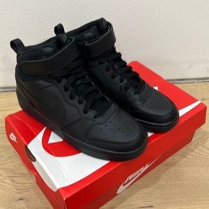 Court borough mid 2 (GS) size 6